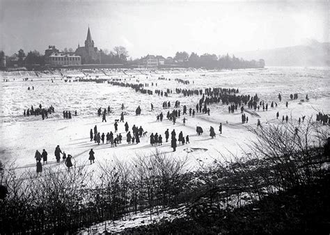 1894 kamen der frost und die damit verbundenen stauungen von schollen so schnell, dass einige schiffe nicht mehr den nächsten hafen erreichten und im fluss steckenblieben und festfroren. 45 Top Photos Wann War Der Rhein Zugefroren / Winter 1963 ...