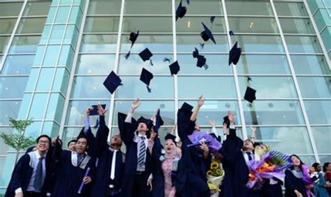 Jadi, timbul persoalan, berapa jumlah nafkah yang perlu diberikan kepada si anak? Bapa Bercerai Wajib Bayar Nafkah Anak Hingga Ke Universiti