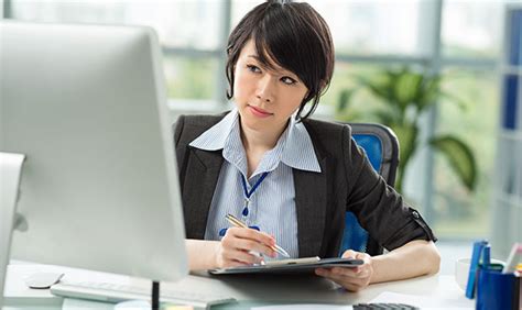 Below is a typical job description for an assistant accountant which we hope you find useful. Financial Controller job description and duties | Robert Half