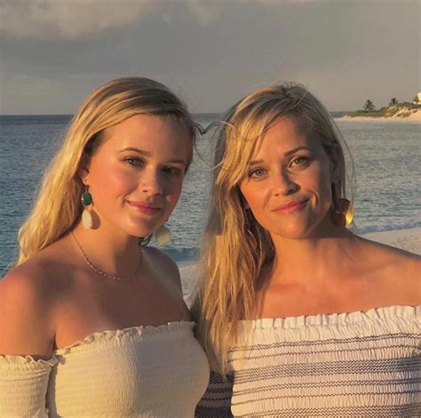 Reese Witherspoons Daughter Ava Phillippe 21 Looks Like Famous Moms