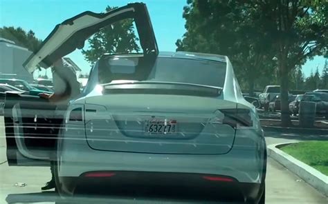 Tesla Model X Falcon Wing Automatic Doors Opening And Closing In The