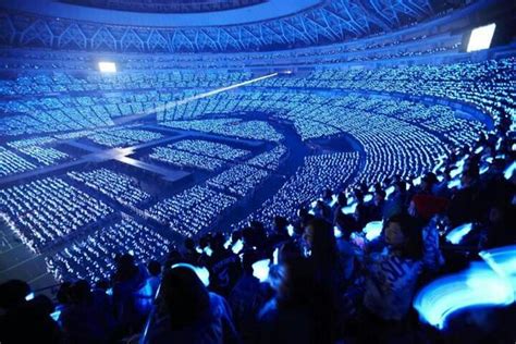It was officially established on july 9, 2013 after the first recruitment closed. Pin by Rebecca Jelinić on Bts concert crowd(Beautiful) in ...