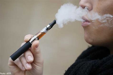 Review Of Evidence Finds E Cigarettes May Help Smokers Quit Health Health News Asiaone