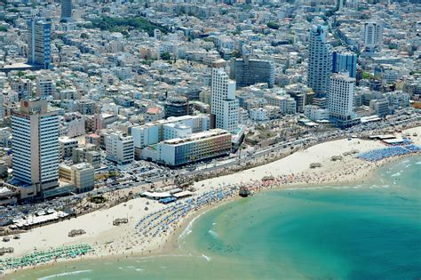 מפגינים לשחרור נחל האסי לעגו ליד אנדרטה בניר דוד: כיצד הנופש בארץ השתנה בעקבות הקורונה - פורטל מצדה