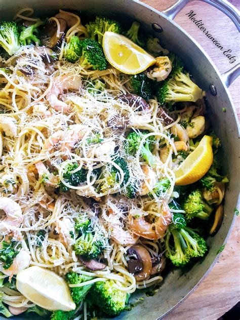 I thought it needed a little more sauce and some greenery, hence the broccoli. Shrimp Pasta With Broccoli In A Garlic Lemon Sauce ...