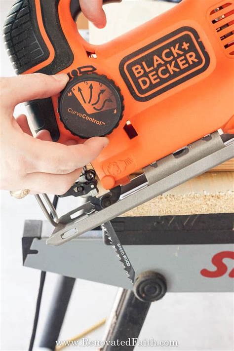 Some puzzles that have been deemed impossiblehave repeating patterns and colors all over, this will be harder. How to Use a Jig Saw, Easy Step-By-Step Beginner's Guide