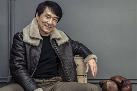 Maybe you know about jackie chan very well but do you know how old and tall is he, and what is his net worth in 2021? Audience shocked to see Jackie Chan hobbled by old injury ...