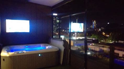 Balcony Spa With Views Picture Of Tryp By Wyndham Fortitude Valley Hotel Brisbane Tripadvisor