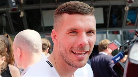 Lukas Podolski Denkt Noch Nicht An Karriereende Newsflash24