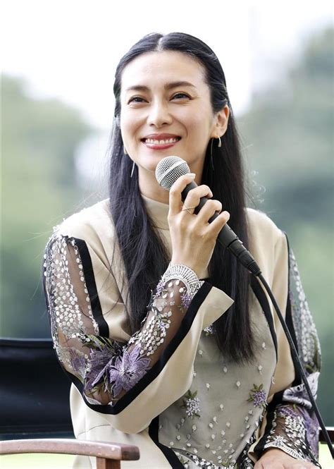 柴咲コウ updated their profile picture. 小泉環境相「国立公園でリモート勤務を」 柴咲コウさんと対談 ...
