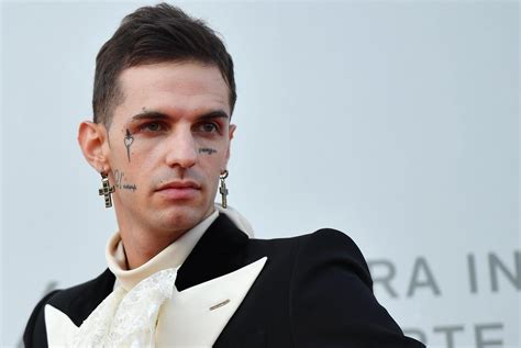 Achille lauro tabs, chords, guitar, bass, ukulele chords, power tabs and guitar pro tabs including 16 marzo, 1990, bam bam twist, cest la vie, marilù. Achille Lauro, 5 cose che forse non sai di lui - DonnaPOP