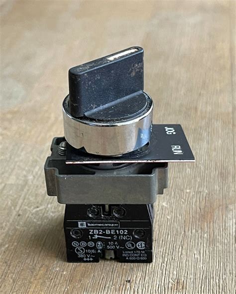 Telemecanique Black Selector Switch With Zb2 Be102 And Zb2 Be101 Contact