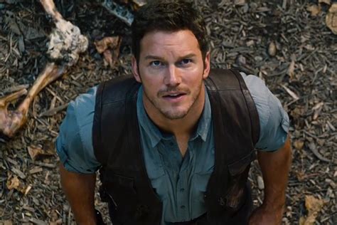 Chris Pratt Plays With Dinosaurs In ‘jurassic World