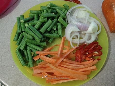 Dada ayam yang masih dalam keadaan mentah atau belum diolah tidak mengandung karbohidrat. Ayam goreng kunyit ala Mat rock - Jepun Mari