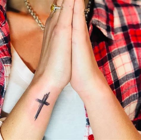 Tatuagem De Fé 80 Ideias Inspiradoras Para Homenagear Sua Crença