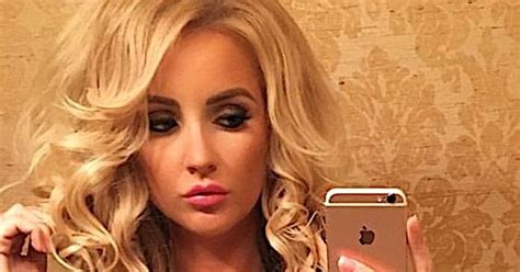 Wired Right April Cheryse Is Our Selfie Babe Of The Day