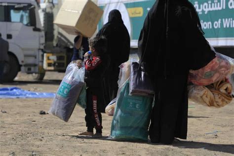 توزيع 12 ألف حقيبة شتوية للنازحين في عدة محافظات يمنية صحيفة البلاد
