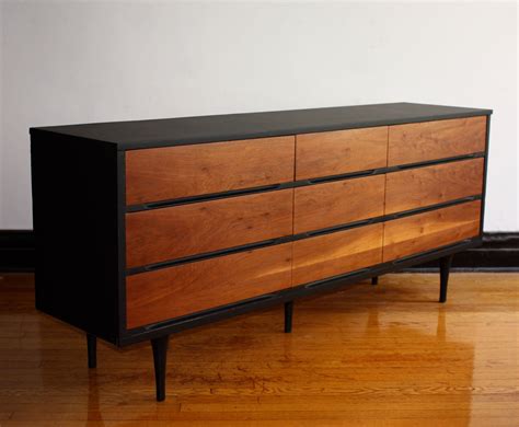 【industrial elegance】chic matte black mixes with rustic wood grain in simple outline, the drawer chest dresser adds an elegant and fresh feeling to your living space and highlights your furniture style. Black and Wood Mid Century Modern Dresser//MCM Media ...