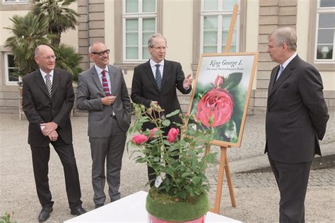 Als betreffendes unternehmen können sie jetzt ihre adresse. BKN Strobel: Prinz Andrew tauft die Rose „ King George I ...
