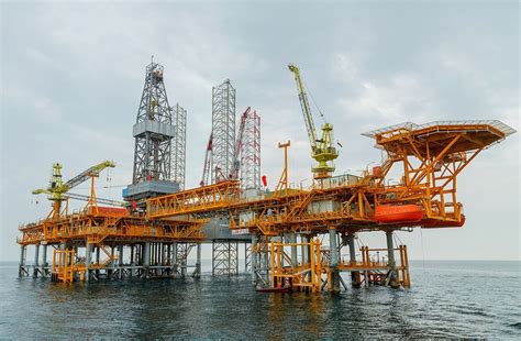 Azerbaijan Lays Oil Pipeline In Turkmen Sector Of Caspian Sea For