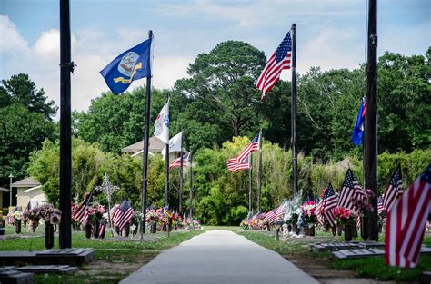 Lafayette remembers service men, women on Memorial Day