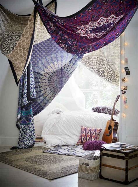 A canopy can drape directly over the bed or surround it. Schlafzimmer Deko Ideen für die Gestaltung & Farben im ...
