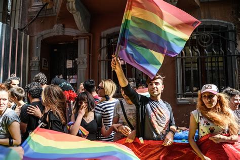 Istanbul Police Break Up Lgbt Rally Held In Spite Of Ban