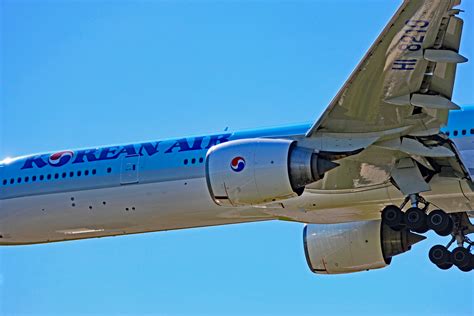 Hl 8210 6 Images Of This Korean Air Boeing 777 300er