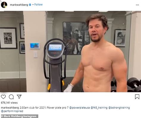 Mark Wahlberg Goes Shirtless And Showcases His Washboard Abs As Night Owl Works Out At 2 30 A M