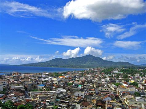 Manado, city, capital of sulawesi utara (north celebes) provinsi (province), indonesia, located near the tip of manado lies at the foot of mount klabat (6,634 feet 2,022 metres), about 600 miles (970 km). Philippine Consulate General in Manado, Indonesia ...