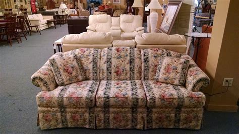 Broyhill Floralstriped Sofa Delmarva Furniture Consignment