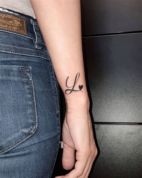 Top 79 Best Small Wrist Tattoo Ideas 2021 Inspiration Guide In 2021
