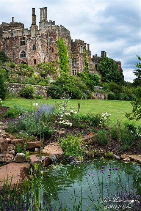 Berkeley Castle The Castle Has Remained Within The Berkele Flickr