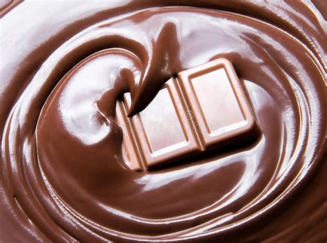 cioccolato della colata di turbinio fotografia stock immagine di cacao salsa 92711822