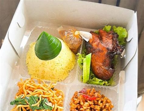 Nasi kotak adalah nasi yang dilengkapi dengan lauk pauk dikemas ke dalam bentuk karton. Nasi Box Kekinian / Nasi Box Nasi Kotak Photos Facebook / Bagi anda yang sedang mencari catering ...