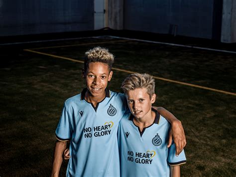 Wedstrijdshirts, vrijetijdskledij en gadgets van de ploeg van je hart. Macron 2019-20 Club Brugge Third Kit | The Kitman