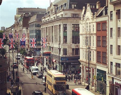 Oxford street is a green property (£300) on the london monopoly board game. Londres : Oxford Street deviendra piétonne d'ici 2020 ...