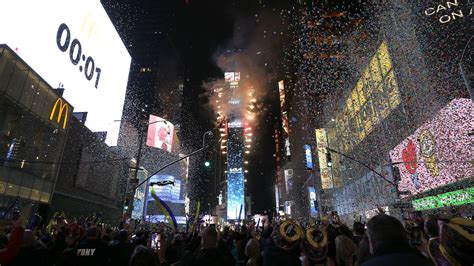 how to watch times square ball drop live stream new year s eve 2023 online from anywhere
