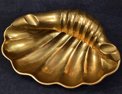 Elegant Vintage Hollywood Regency Brass Shell Footed Clam Ashtray