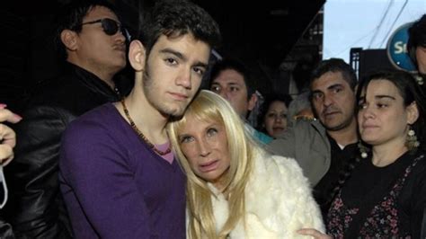 No había en aquellos días una persona que desconociera éxitos como lo mejor del amor, soy cordobés, el amor sobre toda diferencia social y cómo olvidarla. Otro duro golpe sacude a la familia del "Potro" Rodrigo