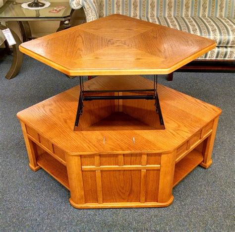 This coffee table is a very practical and technically sophisticated solution. OAK LIFT TOP COFFEE TABLE | Delmarva Furniture Consignment