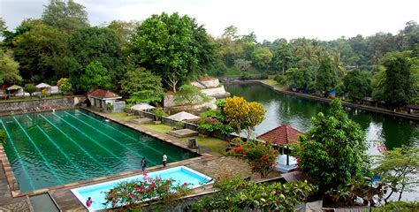 Yang dilengkapi dengan kolam renang pribadi yang menghadap laut. 3 Tempat Wisata di Indonesia yang Berikan Cerita Mitos ...