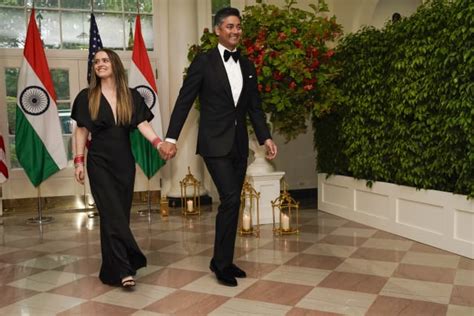 india s modi brings comedy game to big white house dinner in his honor