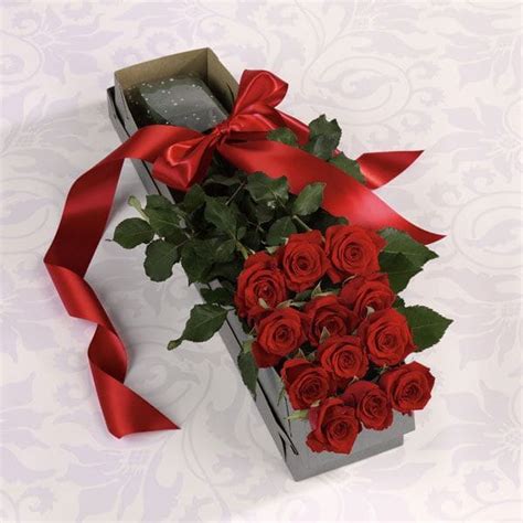 Boxed Dozen Of Roses In Downingtown Pa Blue Moon Florist