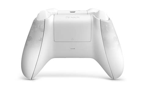 The Xbox One Phantom Controller Looks Great In White