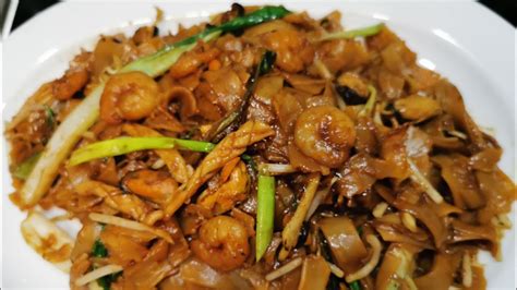 Seafood Chow Fun Fried Ho Fun Noodles With Seafood Youtube