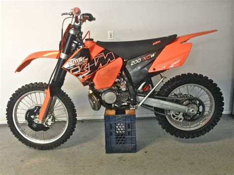 For the last few years all the i knew that i would steer clear of both the 300 and 350 models, we have been riding both all season, time for something different. KTM 200 XC-W 2006