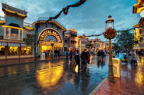 Check out more from out friends at disneyland resort ambassadors! Disneyland in December: Best & Worst Days to Go - Is It Packed? - Real-Time Crowd Tracking ...