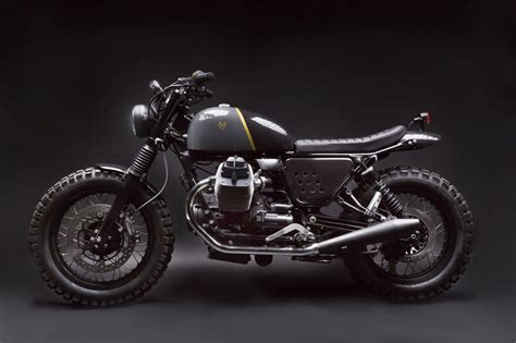 Le scrambler full throttle est un électron libre, furieusement moderne et ébouriffant. CAFÉ RACER 76: MOTO GUZZI V7 STONE BY VENIER CUSTOMS