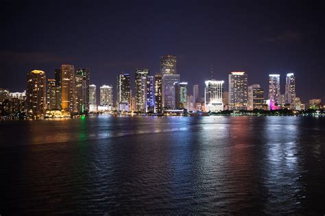 Condo rental in miami with shared pool. The Benefits Of Buying A Luxury Condo in Downtown Miami ...